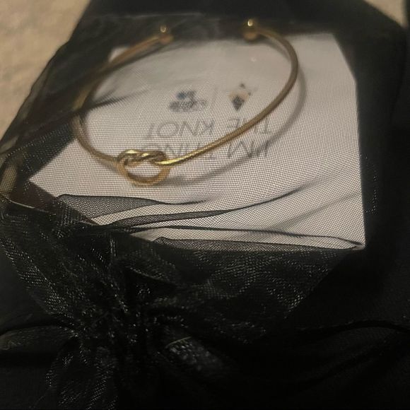NWT Women's Tying the Knot Gold Jewelry Bracelet Accessory - Picture 8 of 9